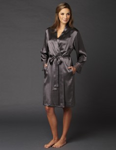 Seiden-Robe-Kimono Indulgence