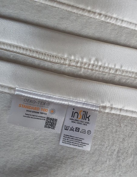 Decke aus Reiner Seide mit Satin-Seidenbesatz